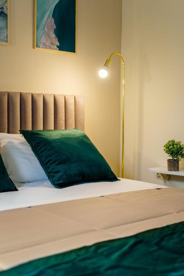 Oisife Apartments Каляри Екстериор снимка