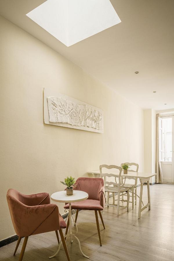Oisife Apartments Каляри Екстериор снимка